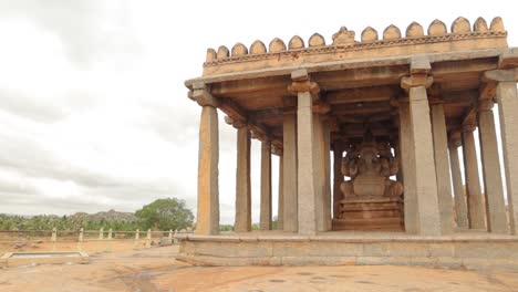 Vista-Panorámica-Del-Templo-Sasivekalu-Ganesha-En-Hampi