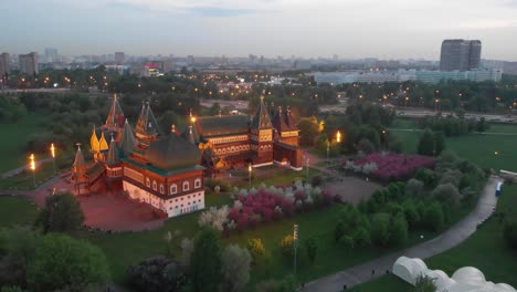 Moskau-Peters-Vaterpalast-Von-Oben-Mit-Einer-Drohne-Am-Nachmittag---Abends-Bei-30fps-Und-4k