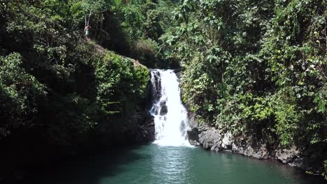 Immer-Noch-Drohnenaufnahme-Von-Einem-Der-Alingaling-Wasserfälle-In-Bali,-Indonesien