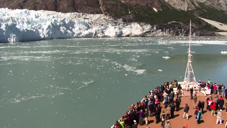 Cruising-in-Alaska-on-a-Holland-America-Line-cruise-ship