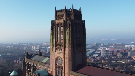 Liverpool-Anglikanische-Kathedrale-Historisches-Gotisches-Wahrzeichen-Luftaufnahme-Stadt-Merseyside-Skyline-Umlaufbahn-Rechts