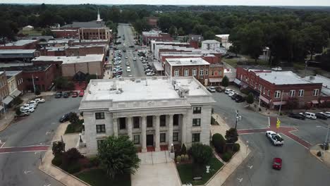 Aerial-push-in-over-Alamance-County-Courthouse-in-Graham-North-Carolina