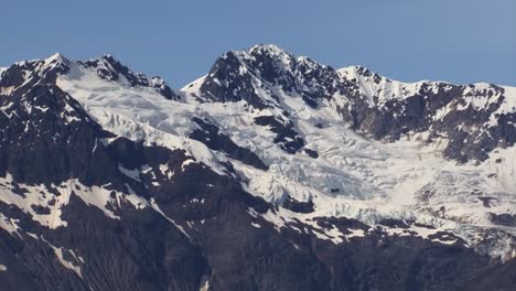 Restos-De-Glaciares-En-La-Cima-De-Los-Picos-De-Las-Montañas-En-Alaska