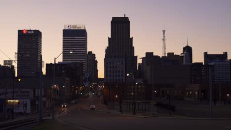 Sonnenuntergang-Auf-Der-Madison-Avenue-In-Memphis,-Tennessee
