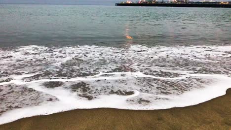Pacific-Ocean-waves-at-the-Santa-Cruz-beach-boardwalk