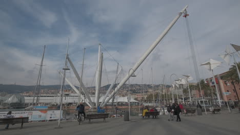 Bigo-structure-by-Renzo-Piano-in-Genoa,-Old-Port