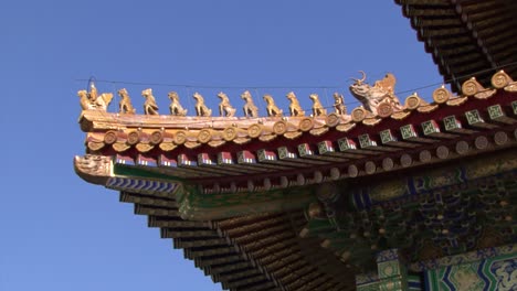 Detail-of-the-roof-of-one-of-the-buildings-from-Forbidden-City,-China