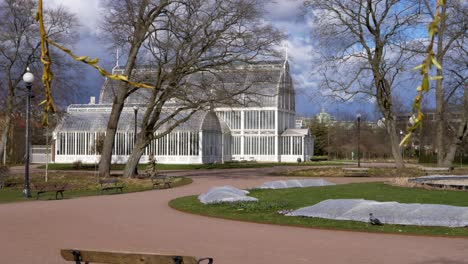 Panoramic-view-of-palm-house-of-Garden-Society-of-Gothenburg,-Sweden