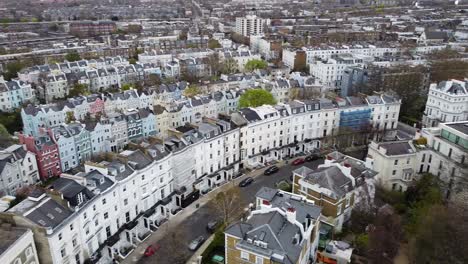 Luftaufnahme-Mit-Bunten-Gebäuden-Im-Wunderschönen-Londoner-Stadtteil-Notting-Hill