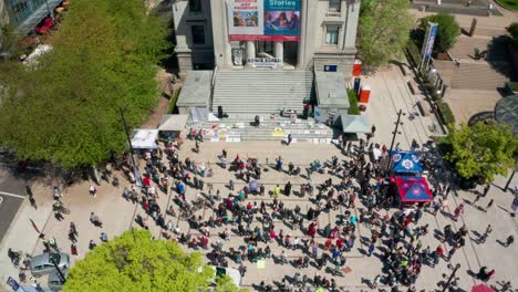 Anti-Vax-Protesters-Occupy-the-Vancouver-Art-Gallery,-UHD-Drone-Shot