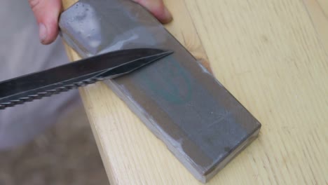 Sharpening-a-knife-using-a-wet-stone-method
