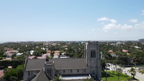 rising-aerial-of-The-Church-of-Bethesda-by-the-Sea,-West-Palm-Beach,-Florida