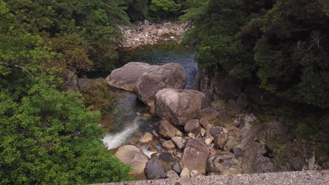 Flüsse-Von-Yakushima,-Wunderschöne-Japanische-Abgelegene-Insel