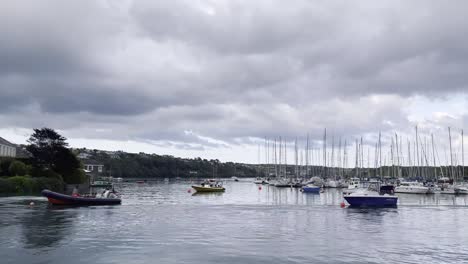 Small-dingy-boat-passing-in-Kinsale-marina-during-evening-high-tide