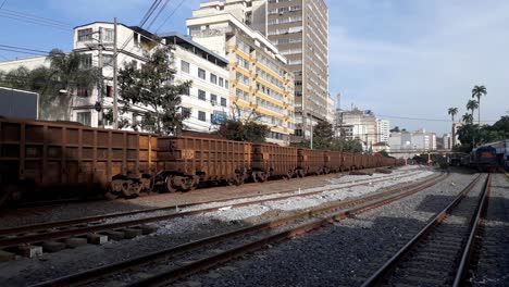 Long-iron-ore-train-crossing-the-city-of-Barra-Mansa,-Rio-de-Janeiro