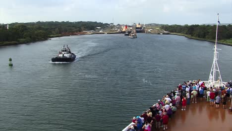 Panama-Canal-cruises.-Cruise-ship-transiting-Gatun-Locks