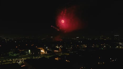 Luftaufnahme-Von-Houston-4.-Juli-Feuerwerk-In-Der-Nacht