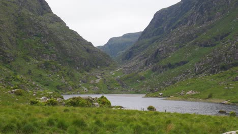 Black-Lake-At-The-Head-Of-The-Gap-Of-Dunloe-In-County-Kerry,-Ireland