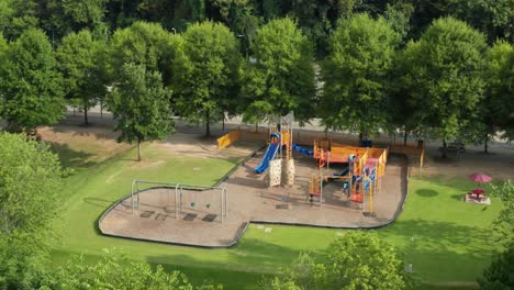 Aerial-of-children-playing-on-urban-city-park