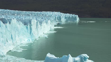 A-glacial-break-generates-a-wave-in-Perito-Moreno-Glacier,-Patagonia-Argentina