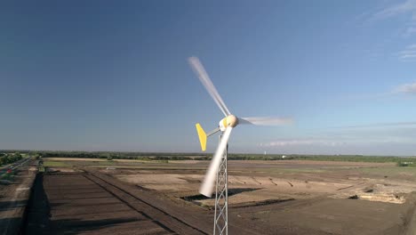 Windmill-spinning-on-a-sunny-day-in-rural-Texas