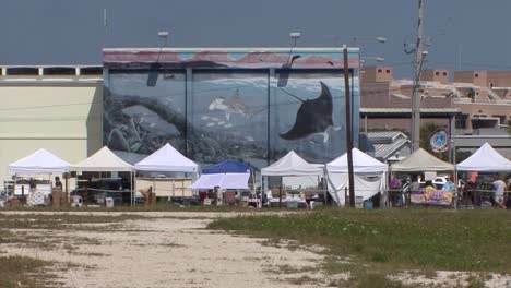 Wandgemälde-„Living-Reef“-Von-Robert-Wyland,-Gemalt-Auf-Einer-Gebäudewand-In-Key-West,-Florida,-USA