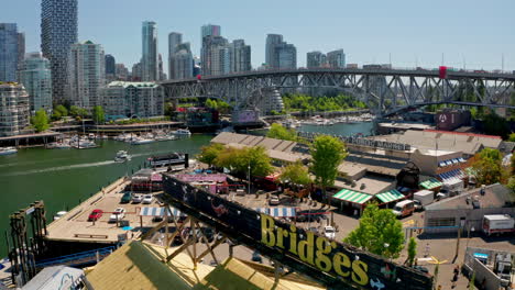 Bridges-Seafood-Restaurant-With-A-View-Of-Granville-Bridge-And-Downtown-Vancouver-Along-False-Creek-In-BC,-Canada