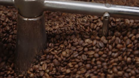 Fresh-coffee-beans-drying-during-coffee-roasting