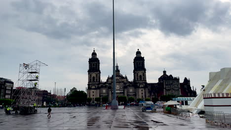 Timelapse-of-Zocalo-and-cathedral-in-mexico-city
