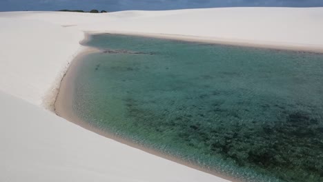 Crystal-Clear-Blue-Rain-Water-Lagoons-in-Dunes-of-Lencois-Maranhenses