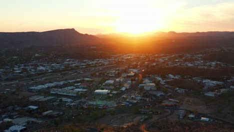 Beautiful-sunset-over-Alice-Springs-town-in-Northern-Territory,-Australia