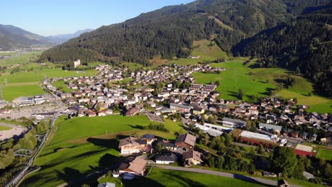 Luftaufnahme-Der-Stadt-Kaprun-In-Den-Hohen-Tauern-In-Salzburg,-Österreich