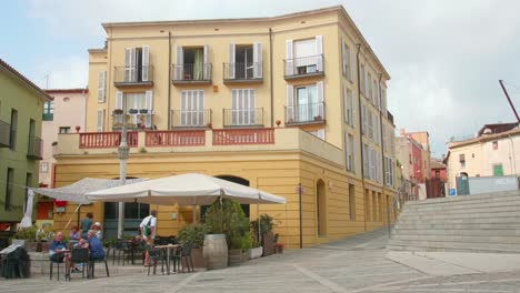 Customers-En-La-Cafetería-En-El-Old-Town-Castellón-De-Empúries-En-Alto-Emporda,-Girona,-Spain