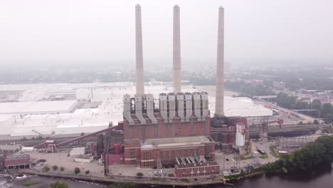 The-Otto-Eckert-Power-Station-Facing-Grand-River-At-Misty-Morning-In-Lansing-Michigan,-USA
