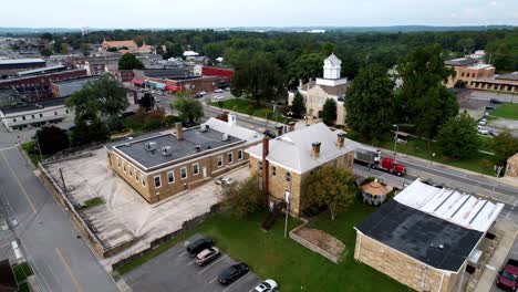 crossville-tennessee-aerial--push-into-cumberland-county-courthouse
