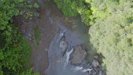 Luftaufnahme-Von-Oben-Nach-Unten-über-Rio-Higuero-In-La-Cuaba,-Dominikanische-Republik