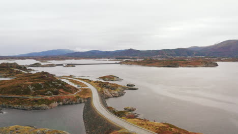 Atemberaubender-Blick-Auf-Romsdal-Norwegen-Und-Die-Storseisundet-Brücke---Luftaufnahme