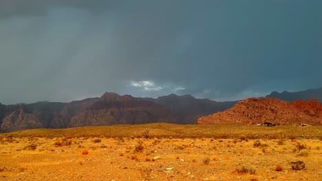 Dramatische-Gewitterwolke-über-Dem-Red-Rock-Canyon-National-Conservation-Area-In-Der-Nähe-Von-Las-Vegas,-Nevada