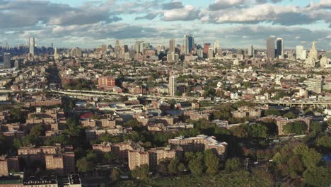Aerial-settling-shot-near-housing-projects-in-Brooklyn-New-York-City-with-the-BQE-espressway-and-skylines-in-the-distance