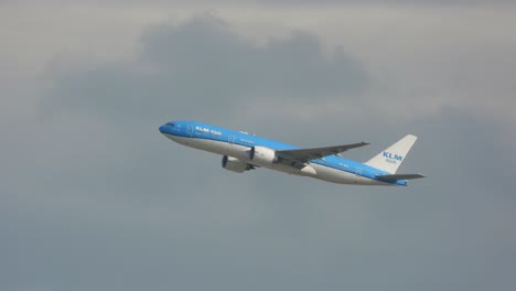 KLM-Asia-Flugzeug-Startet-Und-Gewinnt-In-Der-Luft-An-Höhe