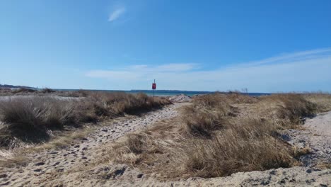 Windiger-Tag-Auf-Den-Sanddünen-In-Strandnähe