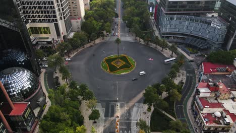 Roundabout-la-palma-in-Mexico-city,-Reforma-avenue