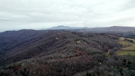 Langsamer-Luftstoß-In-Großvater-Mountain,-North-Carolina,-Im-Winter-In-Der-Nähe-Von-Boone-Und-Blowing-Rock,-North-Carolina,-North-Carolina