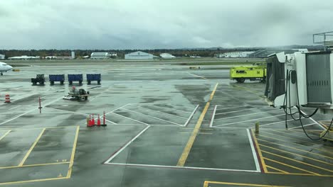 Airport-gate-timelapse-after-a-storm