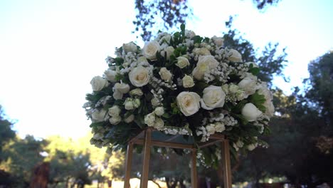 A-bouquet-of-white-roses-on-a-golden-vase
