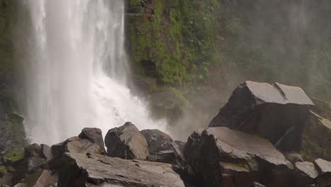 Close-up-of-the-powerful-and-strong-Nauyaca-Waterfall-in-Costa-Rica