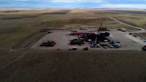 Wide-angle-dramatic-lighting-of-a-fracking-oil-extraction-pad-2021-in-Eastern-Colorado