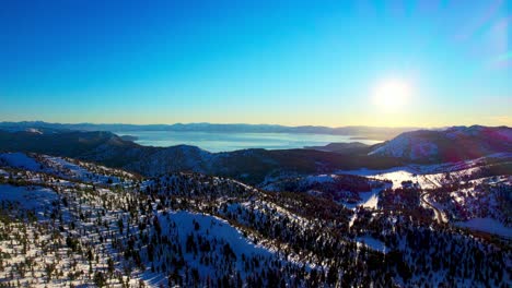 Montaña-Con-Paisaje-Nevado-En-California,-área-Del-Lago-Tahoe