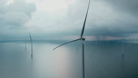 Windturbine-in-Nederland-op-een-stormachtige-dag