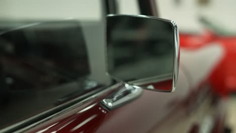 Seitentür-Oldtimer-Ford-Bronco-Vintage-Vintage-Rot,-Antikes-Pick-up-Fahrzeug